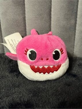 💖4/$25- Pinkfong Baby Shark Mommy Shark Pink Mini Bean Plush Stuffed Animal 2019